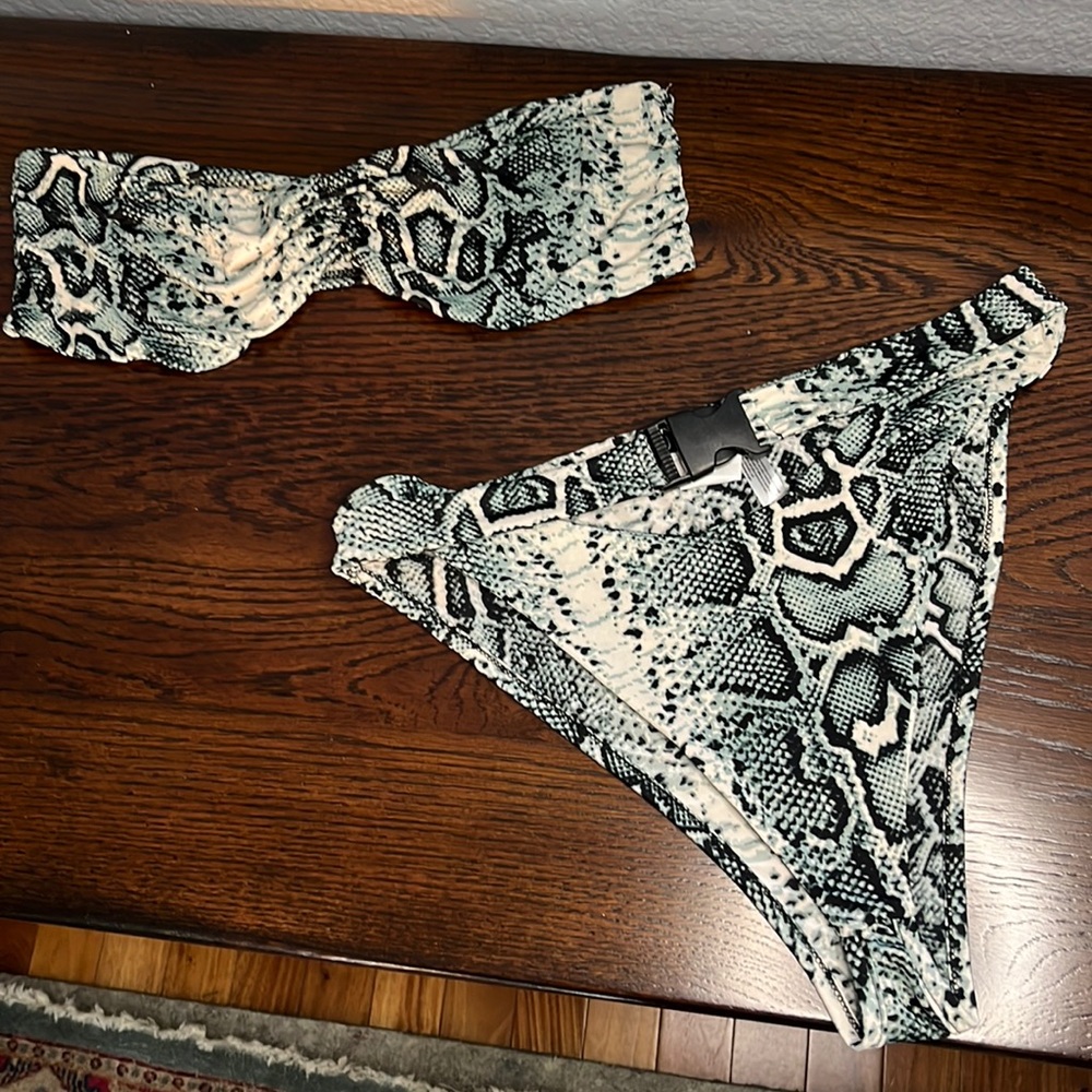 Laura’s boutique 3 piece swimwear